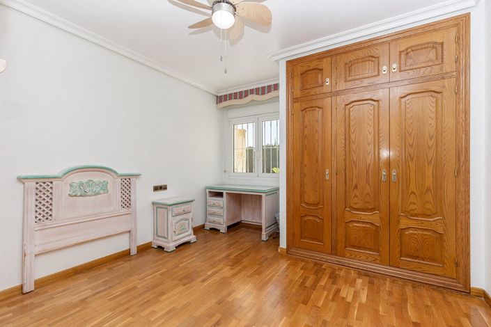 Image No.28-5 Bed Villa for sale