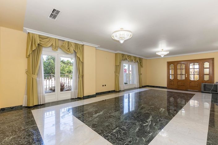 Image No.8-5 Bed Villa for sale