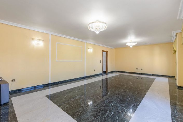 Image No.9-5 Bed Villa for sale