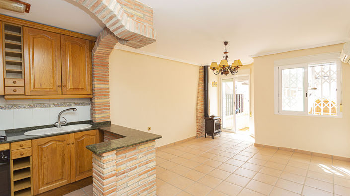 Image No.15-3 Bed Townhouse for sale