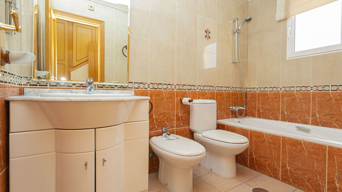 Image No.16-3 Bed Townhouse for sale