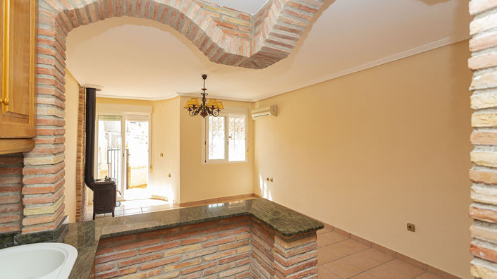 Image No.17-3 Bed Townhouse for sale