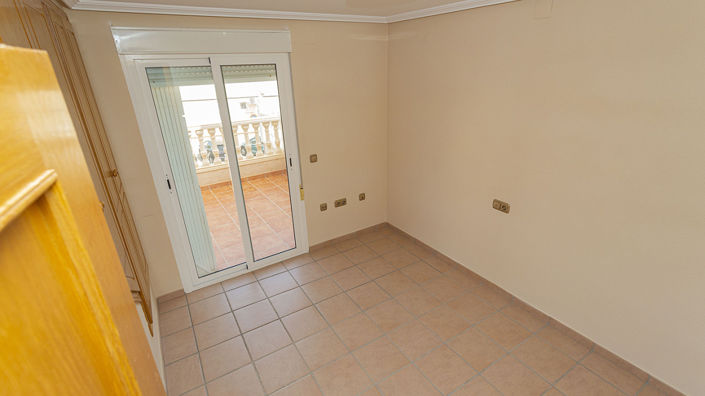 Image No.22-3 Bed Townhouse for sale