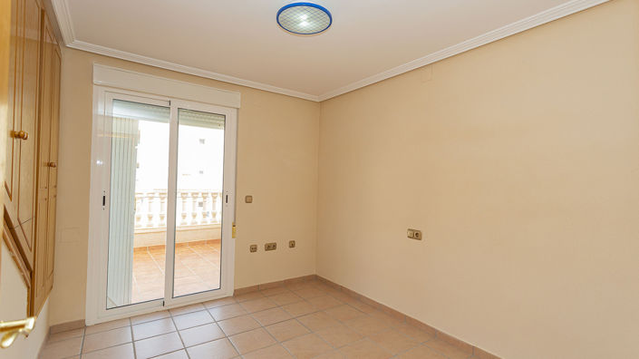 Image No.27-3 Bed Townhouse for sale