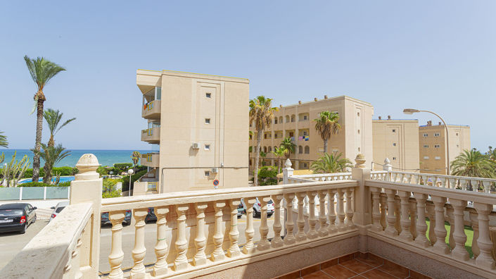 Image No.28-3 Bed Townhouse for sale