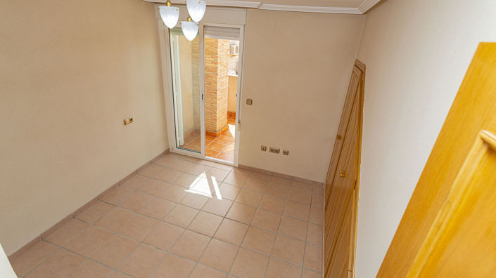 Image No.32-3 Bed Townhouse for sale