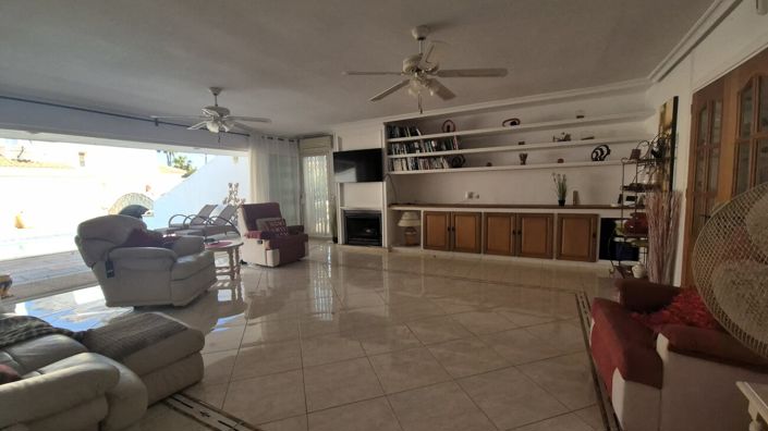Image No.28-4 Bed Villa for sale