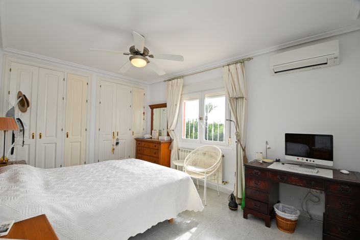 Image No.12-4 Bed Villa for sale