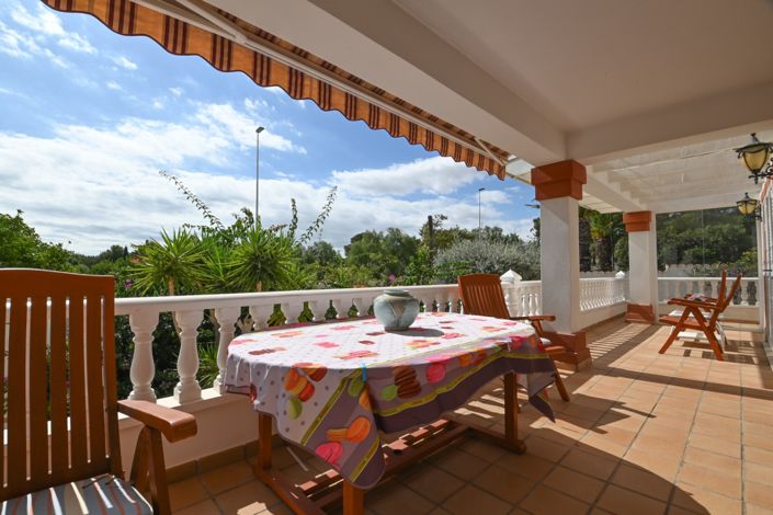 Image No.2-4 Bed Villa for sale