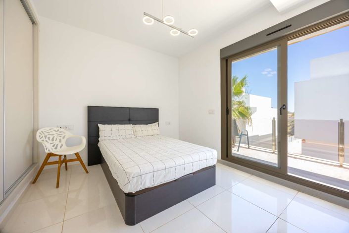 Image No.18-3 Bed Villa for sale