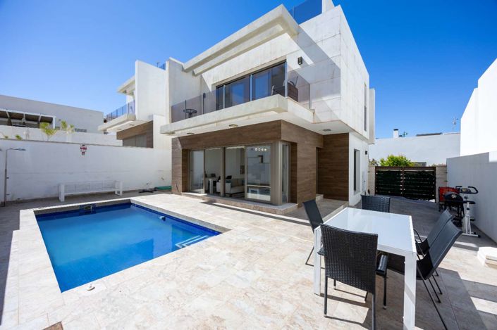 Image No.2-3 Bed Villa for sale
