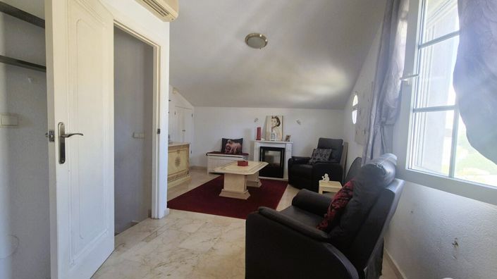 Image No.14-4 Bed Townhouse for sale