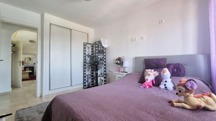 Image No.20-4 Bed Townhouse for sale
