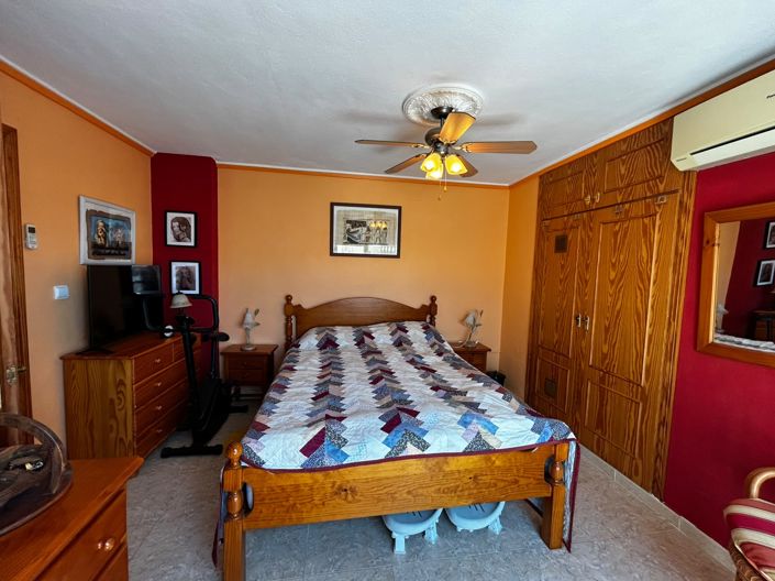 Image No.19-3 Bed Townhouse for sale