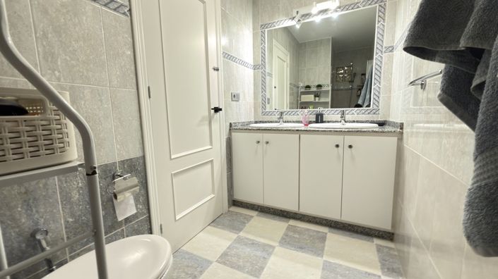 Image No.29-3 Bed Townhouse for sale