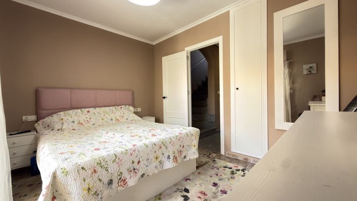 Image No.32-3 Bed Townhouse for sale
