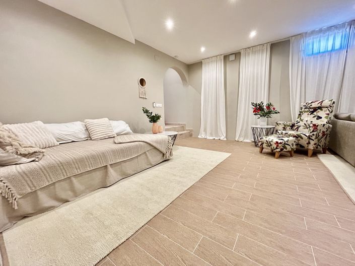Image No.36-5 Bed Villa for sale