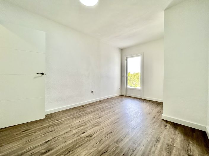 Image No.20-2 Bed Apartment for sale