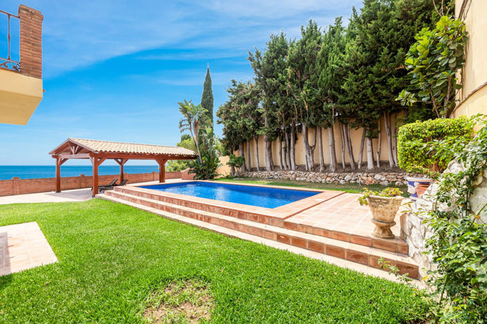 Image No.1-4 Bed Property for sale