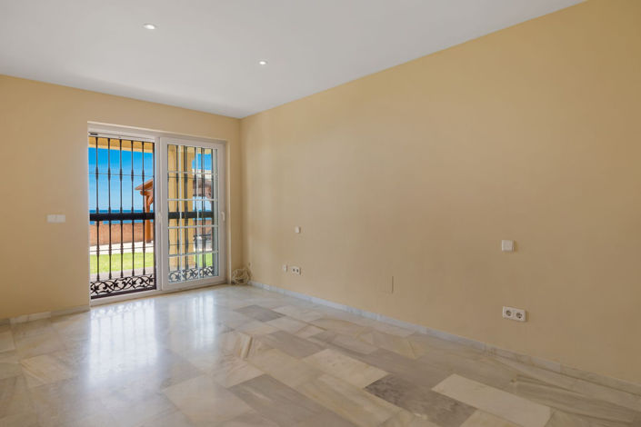 Image No.15-4 Bed Property for sale