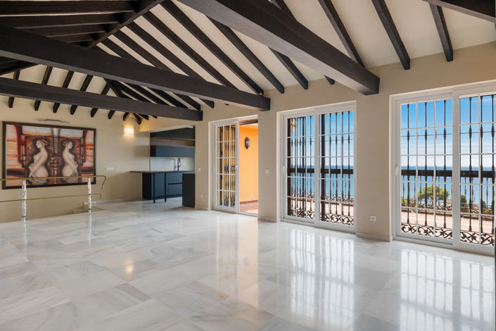 Image No.4-4 Bed Property for sale