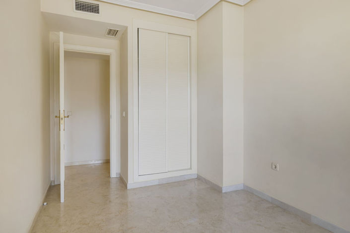 Image No.11-2 Bed Property for sale