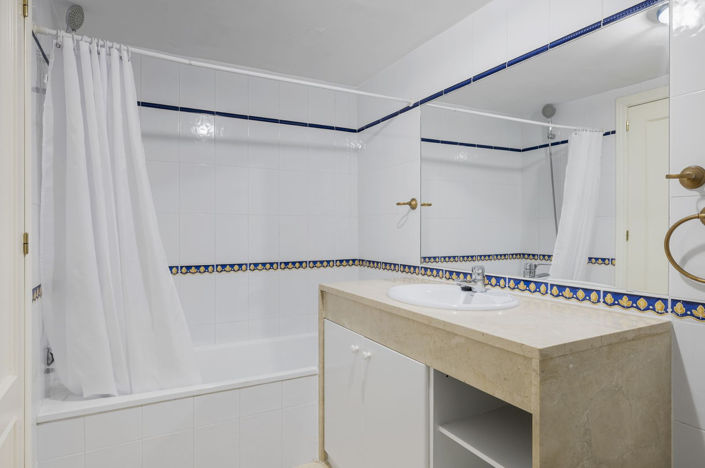 Image No.14-2 Bed Property for sale