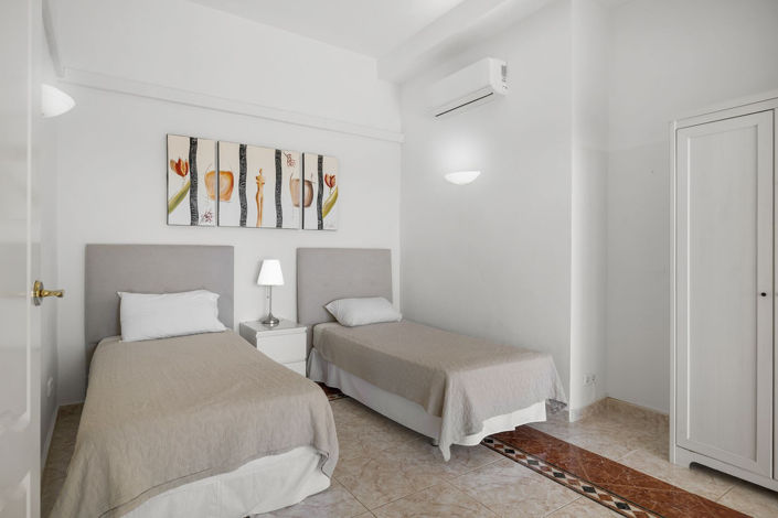 Image No.15-5 Bed Property for sale