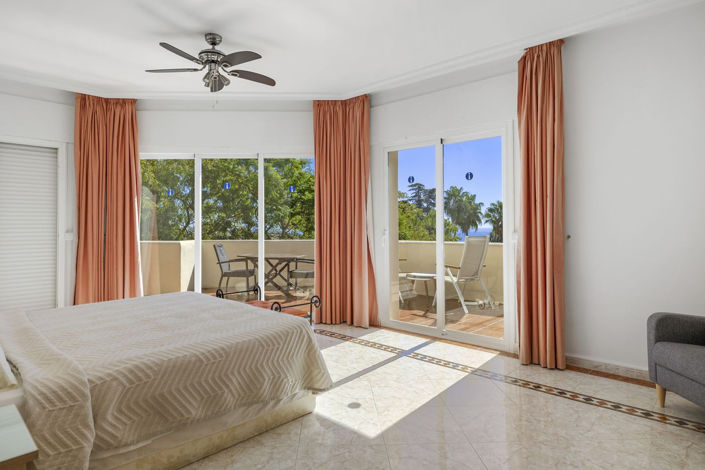 Image No.19-5 Bed Property for sale