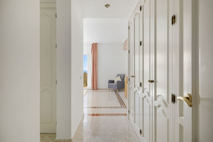 Image No.21-5 Bed Property for sale