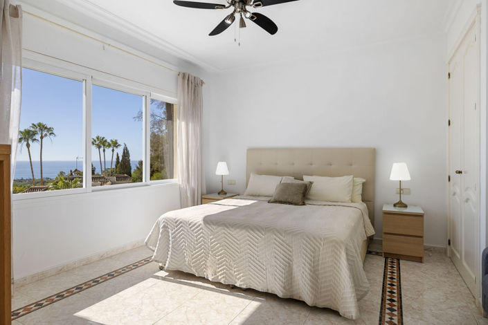 Image No.22-5 Bed Property for sale