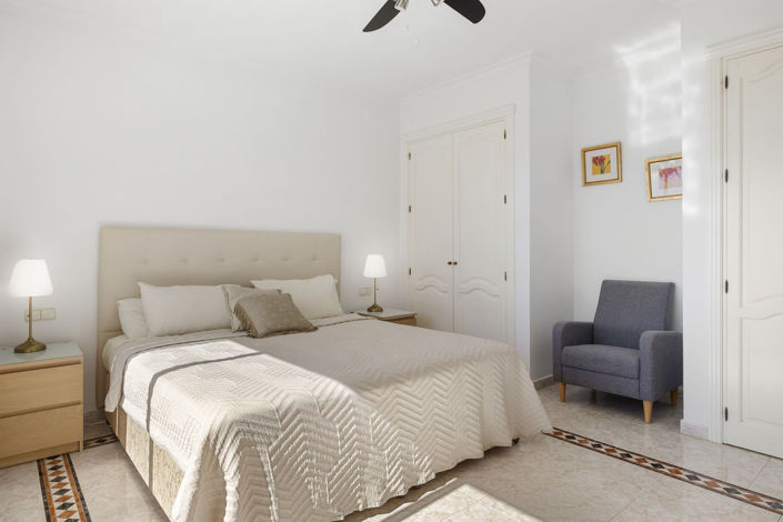 Image No.23-5 Bed Property for sale