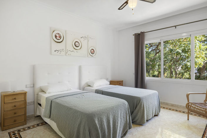 Image No.33-5 Bed Property for sale