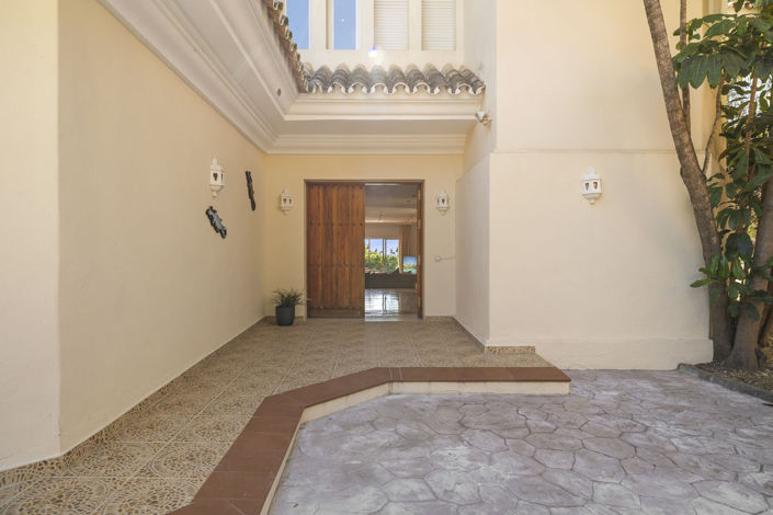 Image No.34-5 Bed Property for sale