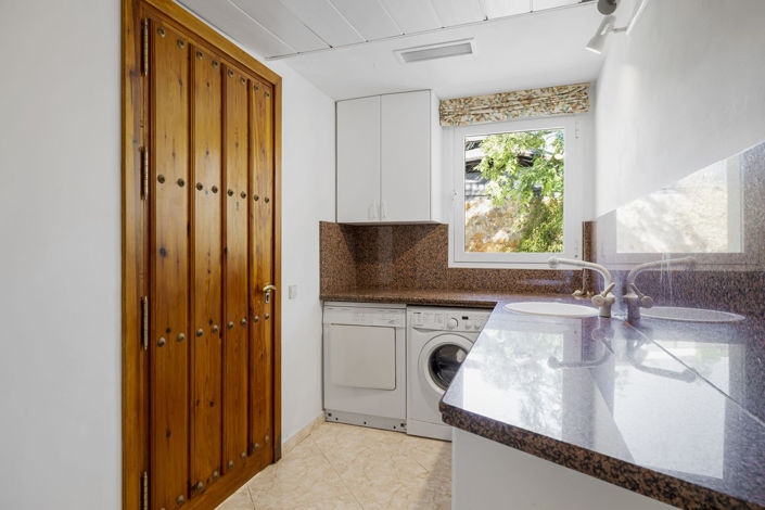 Image No.44-5 Bed Property for sale