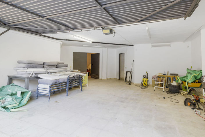 Image No.48-5 Bed Property for sale