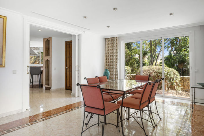 Image No.9-5 Bed Property for sale