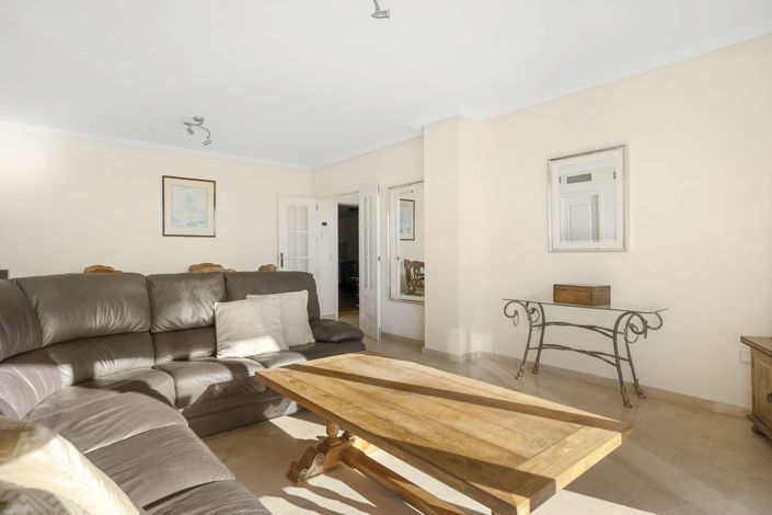 Image No.10-2 Bed Property for sale