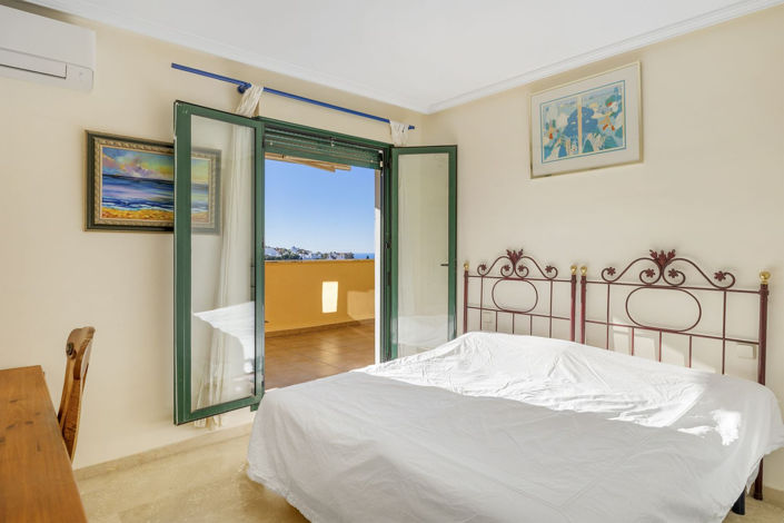 Image No.13-2 Bed Property for sale