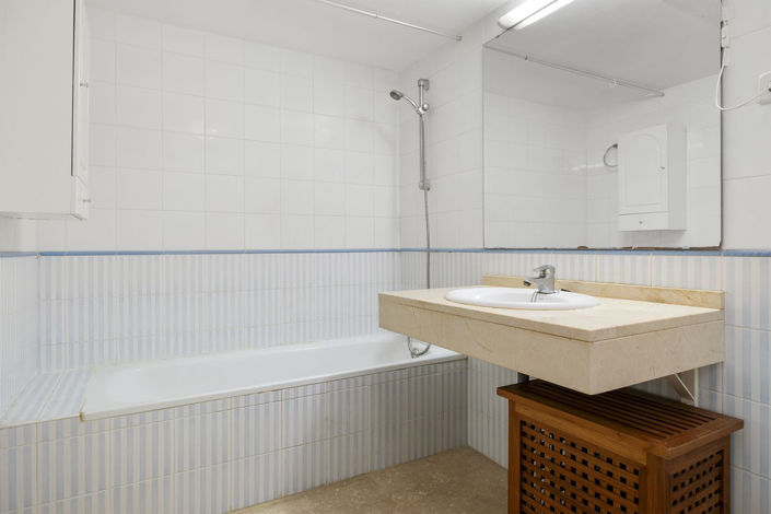 Image No.16-2 Bed Property for sale