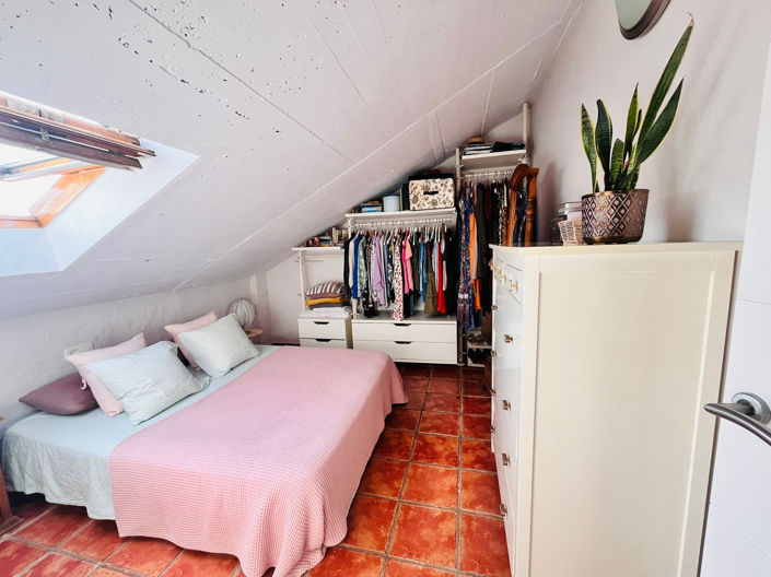 Image No.28-2 Bed Property for sale