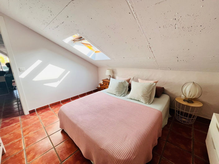 Image No.30-2 Bed Property for sale