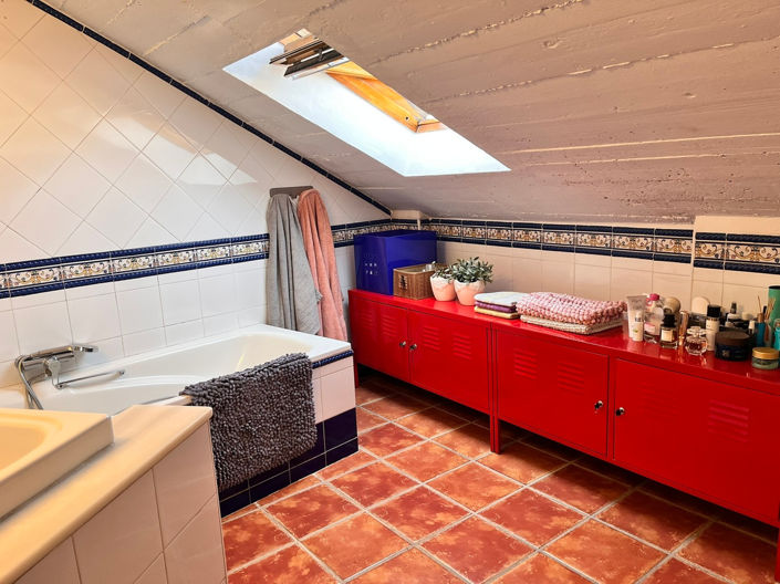 Image No.40-2 Bed Property for sale