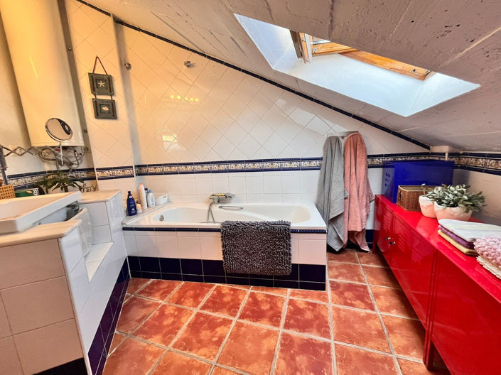 Image No.42-2 Bed Property for sale