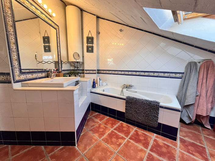 Image No.43-2 Bed Property for sale