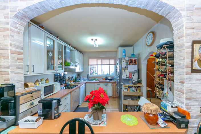 Image No.18-3 Bed Property for sale