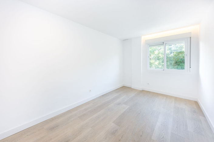 Image No.20-3 Bed Property for sale