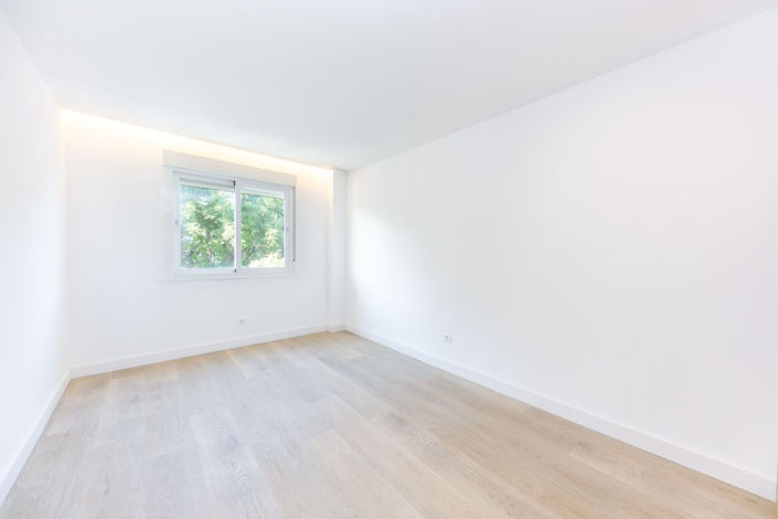 Image No.21-3 Bed Property for sale