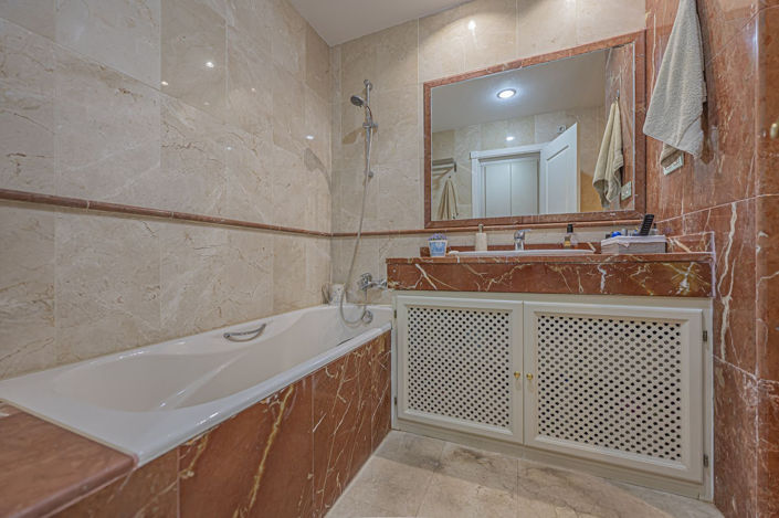 Image No.11-2 Bed Property for sale