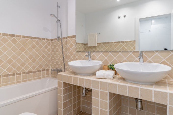 Image No.17-2 Bed Property for sale